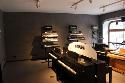 Пианино Yamaha в магазине Мир Музыки на Литейном