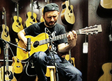 Корней демонстрирует гитары Martin (Видео)