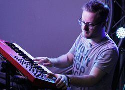 Станислав Цыбульский демонстрирует синтезатор NORD: Lead 2X и Electro 4D 