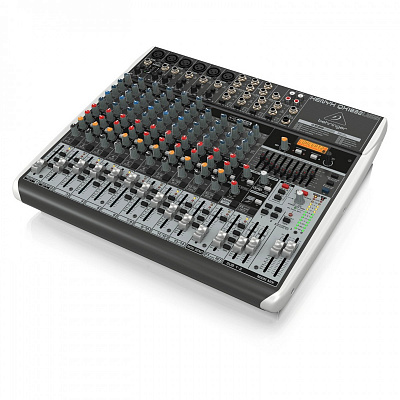 Микшерный пульт с эффектами Behringer QX1832USB