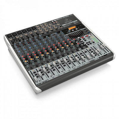 Микшерный пульт с эффектами Behringer QX1832USB